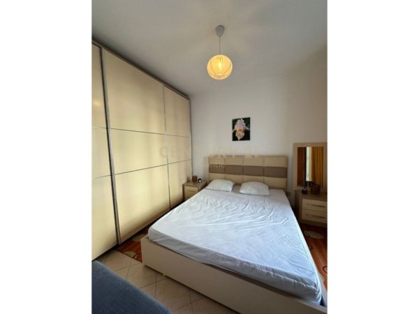 Durres, jepet me qera apartament 1+1+Ballkon Kati 5, 85 m² 400 € (PLAZH HEKURUDHA)