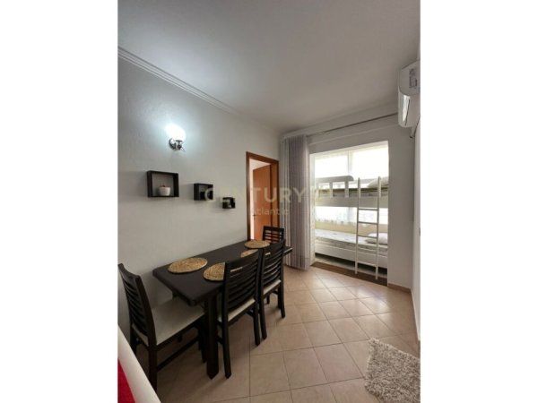 Durres, jepet me qera apartament 1+1+Ballkon Kati 5, 85 m² 400 € (PLAZH HEKURUDHA)