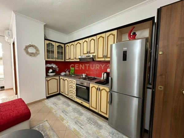 Durres, jepet me qera apartament 1+1+Ballkon Kati 5, 85 m² 400 € (PLAZH HEKURUDHA)