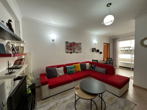 Durres, jepet me qera apartament 1+1+Ballkon Kati 5, 85 m² 400 € (PLAZH HEKURUDHA)