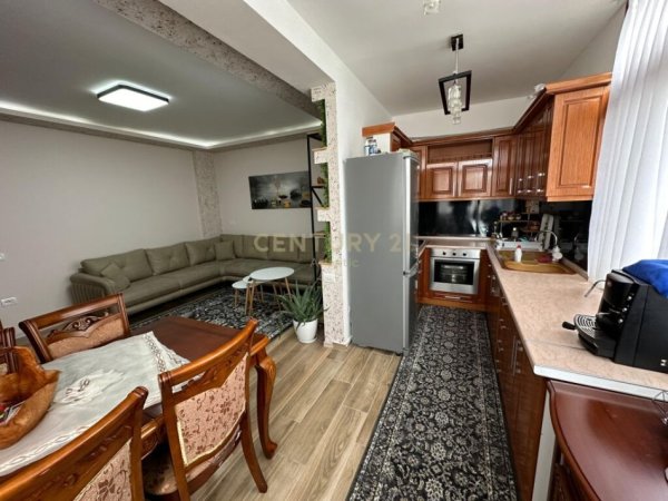 Durres, shitet apartament 2+1+Ballkon Kati 2, 110 m² 125.000 € (PLAZH ILIRIA)