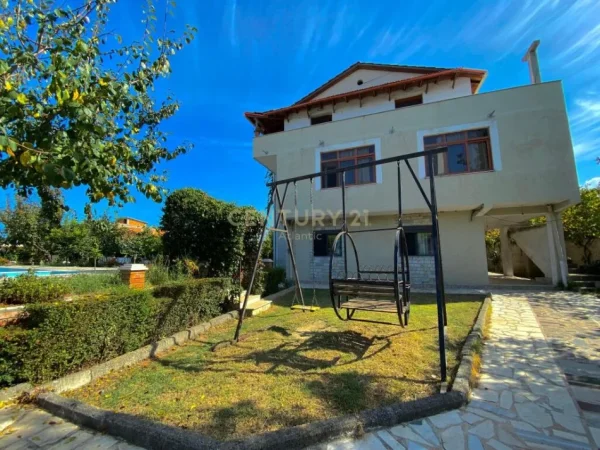 SHITET APART-HOTEL NE SEKTOR RINIA PRANE DETIT