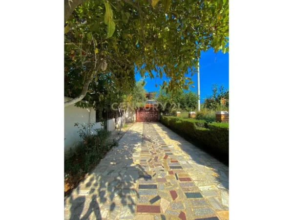 SHITET APART-HOTEL NE SEKTOR RINIA PRANE DETIT