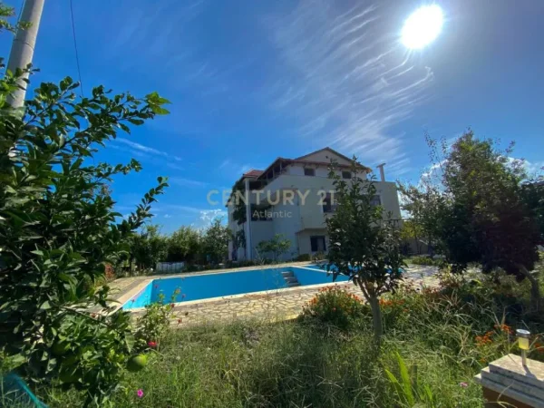 SHITET APART-HOTEL NE SEKTOR RINIA PRANE DETIT