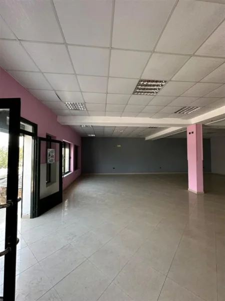 Tirane, jepet me qera magazine Kati 0, 200 m² 600 € (Autostrada Tirane-Durres)