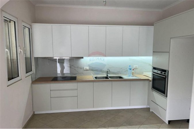 Tirane, jepet me qera apartament 3+1 Kati 2, 90 m² 350 € (Rruga Pjeter Budi)