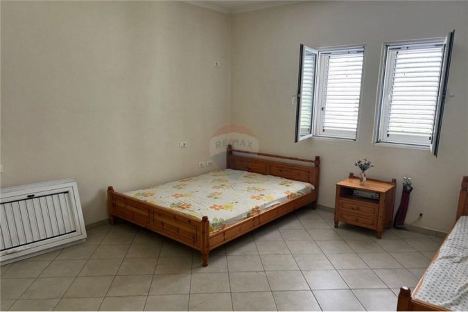 Tirane, jepet me qera apartament 3+1 Kati 2, 90 m² 350 € (Rruga Pjeter Budi)