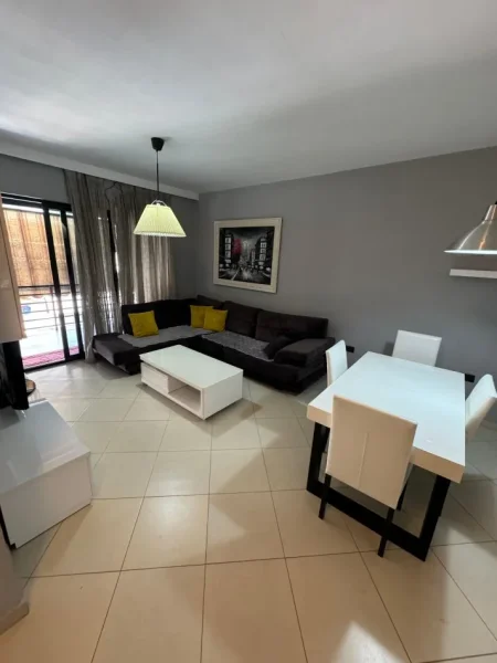 Tirane, jepet me qera apartament 2+1+Ballkon Kati 6, 82 m² 450 € (Rruga Sokrat Miho)