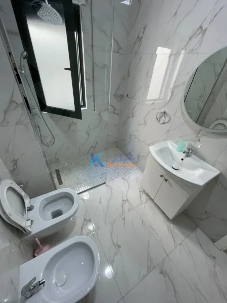 Tirane, jap me qera apartament 1+1+Ballkon Kati 6, 75 m² 450 € (Unaza e Re, Kompleksi Green City)