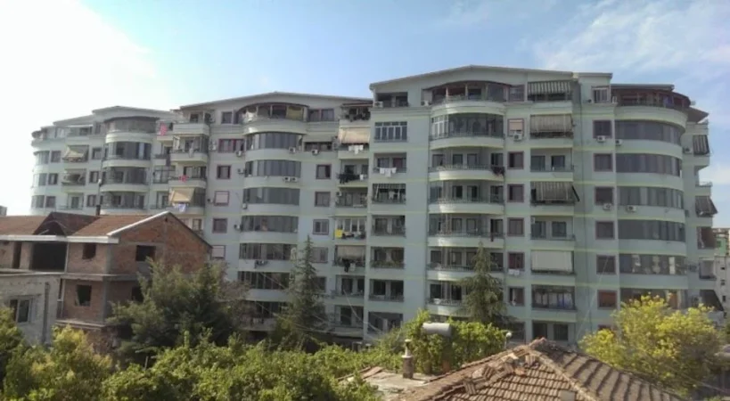 Tirane, jepet me qera apartament 2+1+Ballkon Kati 8, 90 m² 500 € (Tregu Elektrik)