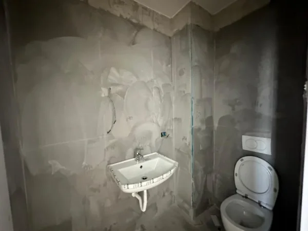 Tirane, jepet me qera zyre Kati 1, 53 m² 1.000 € (Lake View)