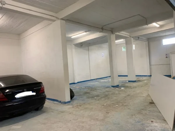 Tirane, jepet me qera magazine Kati 0, 200 m² 600 € (Yrshek)