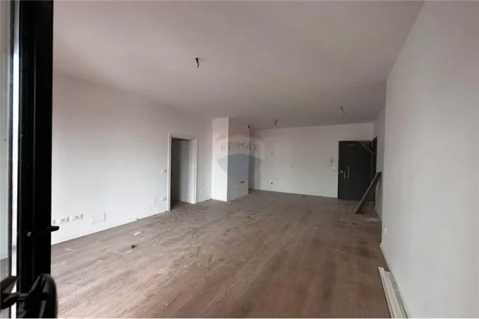 Tirane, jepet me qera zyre Kati 10, 159 m² 1.700 € (Japim me qira apartament 3+1+2 per zyra)
