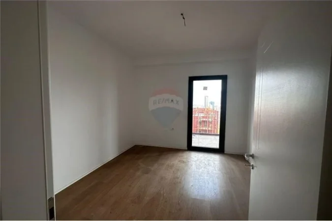 Tirane, jepet me qera zyre Kati 10, 159 m² 1.700 € (Japim me qira apartament 3+1+2 per zyra)