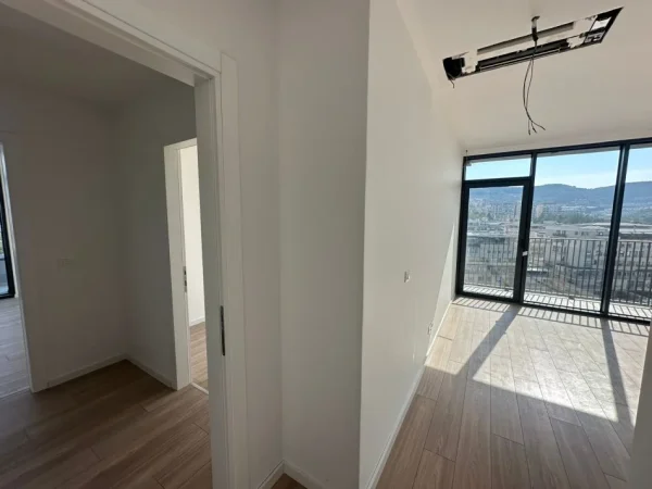 Tirane, jepet me qera zyre Kati 11, 135 m² 1.300 € (Lake View)