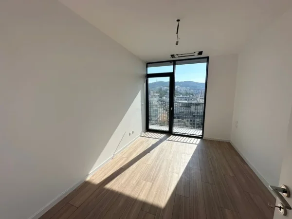 Tirane, jepet me qera zyre Kati 11, 135 m² 1.300 € (Lake View)