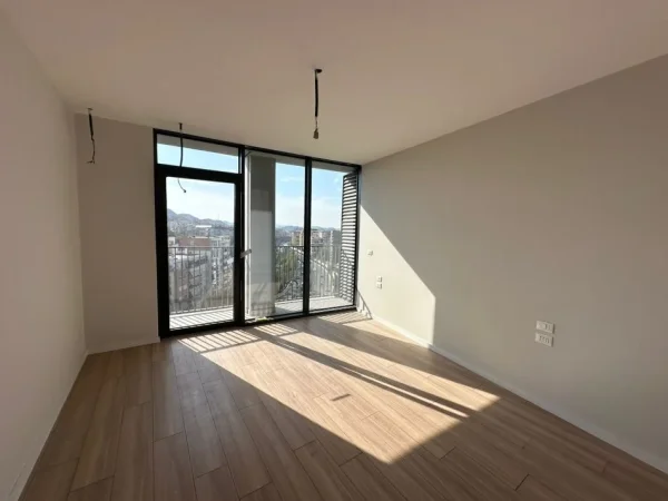 Tirane, jepet me qera zyre Kati 11, 135 m² 1.300 € (Lake View)