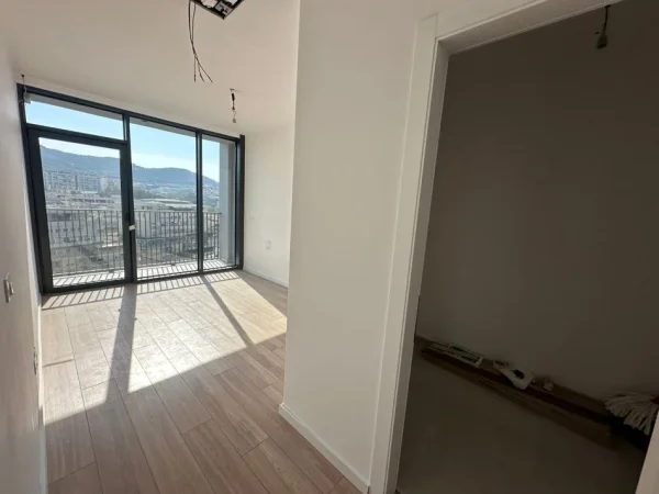 Tirane, jepet me qera zyre Kati 11, 135 m² 1.300 € (Lake View)
