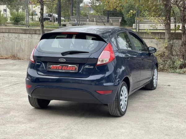 Tirane, shes makine FORD FIESTA Benzin+Gaz, blu e errët manuale Klima 134.000 km 5.200 €