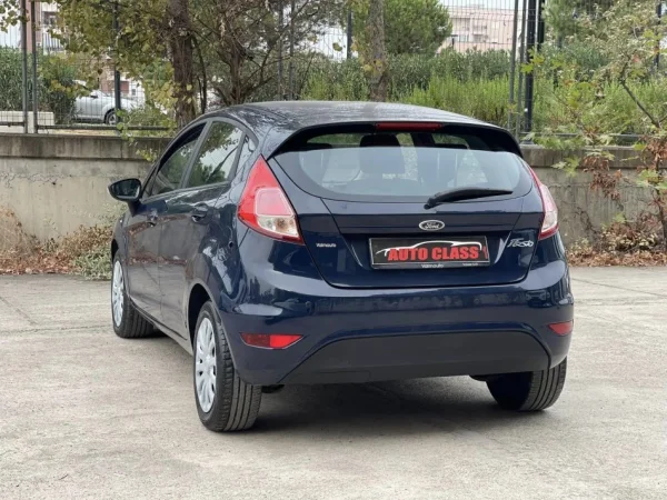 Tirane, shes makine FORD FIESTA Benzin+Gaz, blu e errët manuale Klima 134.000 km 5.200 €