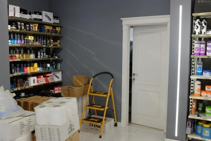 Tirane, jepet me qera dyqan Kati 0, 98 m² 1.300 € (Bulevardi Gjergj Fishta)