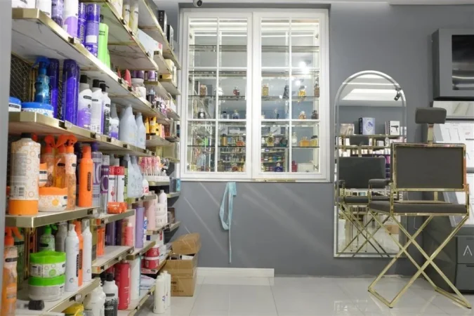 Tirane, jepet me qera dyqan Kati 0, 98 m² 1.300 € (Bulevardi Gjergj Fishta)