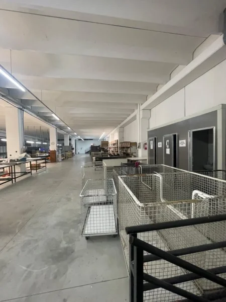 Tirane, jepet me qera magazine Kati 0, 2.000 m² 6.000 € (KAMEZ)