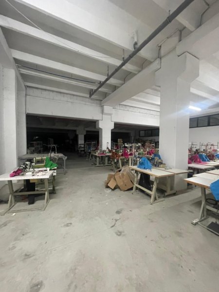 Tirane, jepet me qera magazine Kati 0, 2.000 m² 6.000 € (KAMEZ)