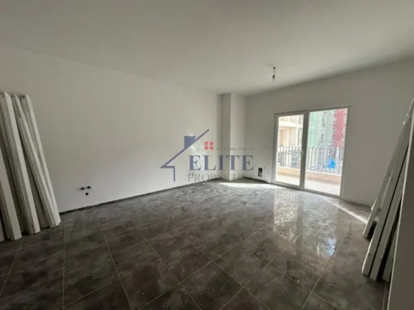 Tirane, shitet apartament 1+1+Ballkon Kati 1, 81 m² 121.500 € (Dritan Hoxha)