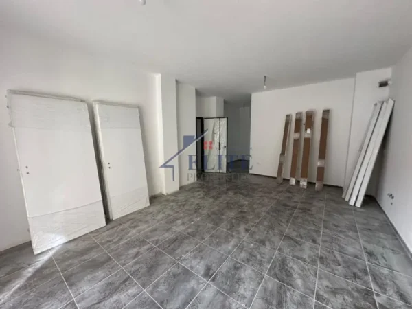 Tirane, shitet apartament 1+1+Ballkon Kati 1, 81 m² 121.500 € (Dritan Hoxha)