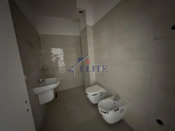 Tirane, shitet apartament 1+1+Ballkon Kati 1, 81 m² 121.500 € (Dritan Hoxha)