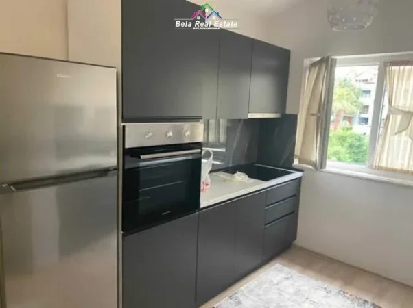 Tirane, jepet me qera shtepi 1+1 Kati 4, 100 m² 410 € (Kompleksi Grand)