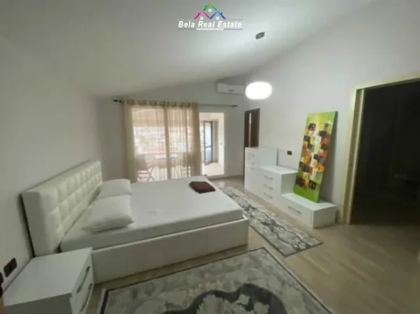 Tirane, jepet me qera shtepi 1+1 Kati 4, 100 m² 410 € (Kompleksi Grand)