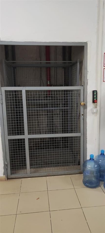 Tirane, jepet me qera ambjent biznesi Kati 1, 900 m² 2.850 € (Kombinat)