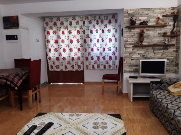 Tirane, jepet me qera garsonier 1+1 Kati 0, 40 m² 220 € (Ejup Kastrati)
