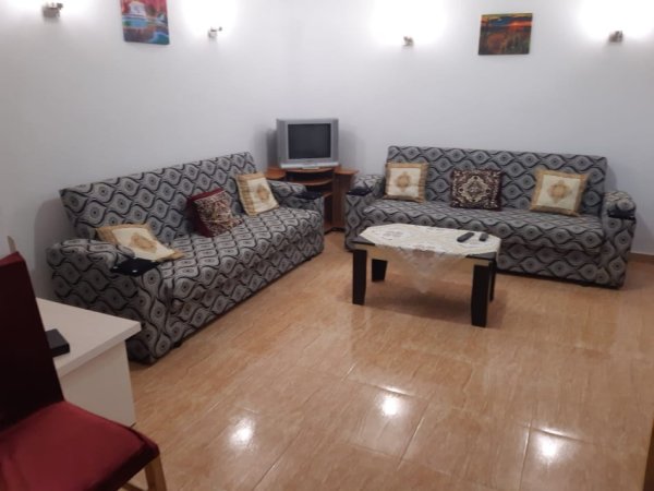 Tirane, jepet me qera garsonier 1+1 Kati 0, 40 m² 220 € (Ejup Kastrati)