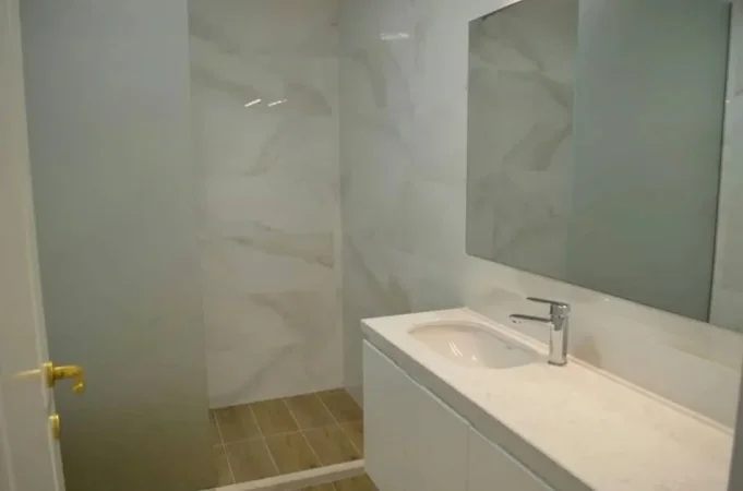 Tirane, jepet me qera apartament 2+1+Aneks Kati 5, 1 m² 1.500 € (liqeni artificial)