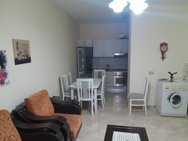 Tirane, jepet me qera apartament 1+1 Kati 2, 320 m² 320 € (Fresk)