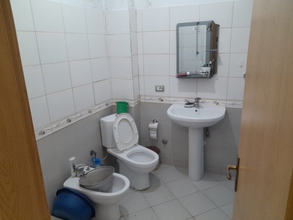 Tirane, jepet me qera apartament 1+1 Kati 2, 320 m² 320 € (Fresk)