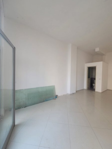 !DHENE!Durres, shitet dyqan Kati 0, 45 m² 80.000 € (Vendodhja: Prane Kryqezimit te Stadiumit Durres)