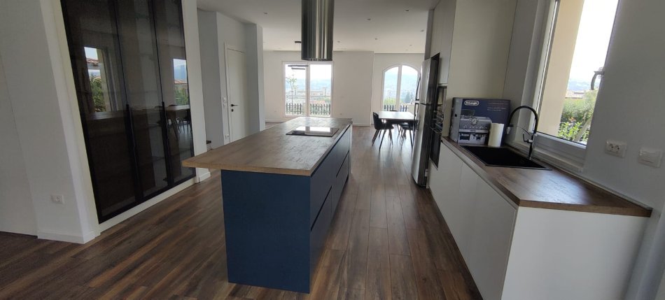 Tirane, jepet me qera Vile 3+1+Aneks+Ballkon Kati 0, 168 m² 2.500 € (TEG)