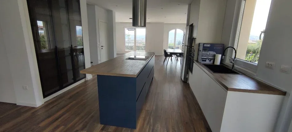 Tirane, jepet me qera Vile 3+1+Aneks+Ballkon Kati 0, 168 m² 2.500 € (TEG)