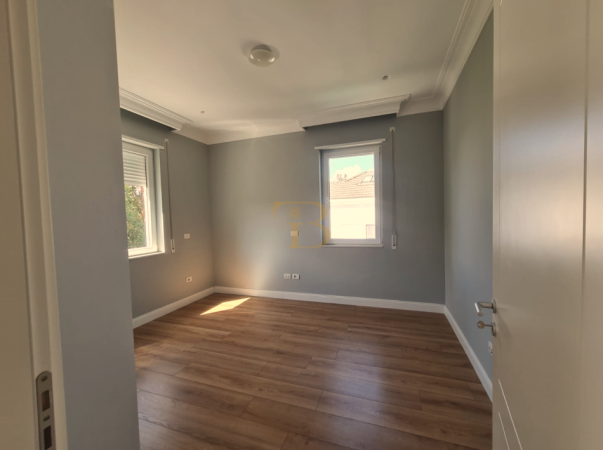 Tirane, jepet me qera Vile 2 Katshe Kati 0, 295 m² 4.000 € 