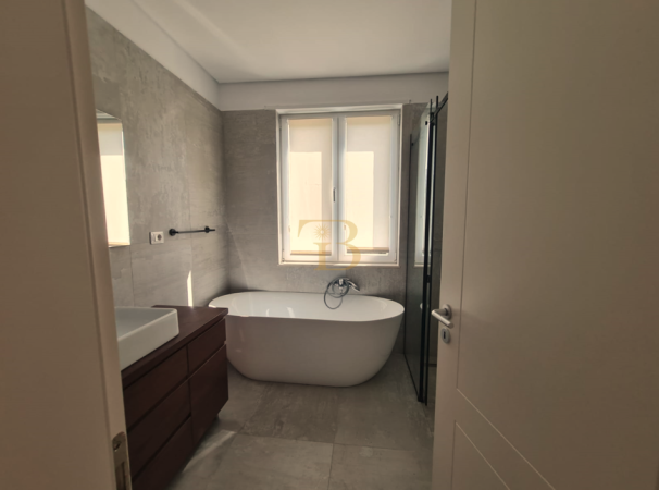 Tirane, jepet me qera Vile 2 Katshe Kati 0, 295 m² 4.000 € 