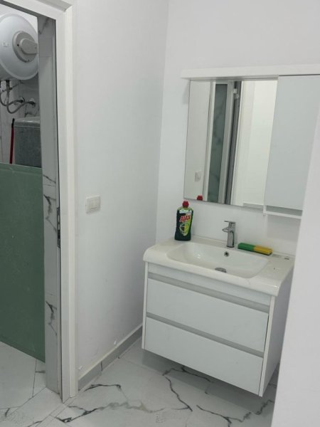 Lushnje, shitet ambjent biznesi Kati 0, 48 m² 65.000 € (Lushnje)