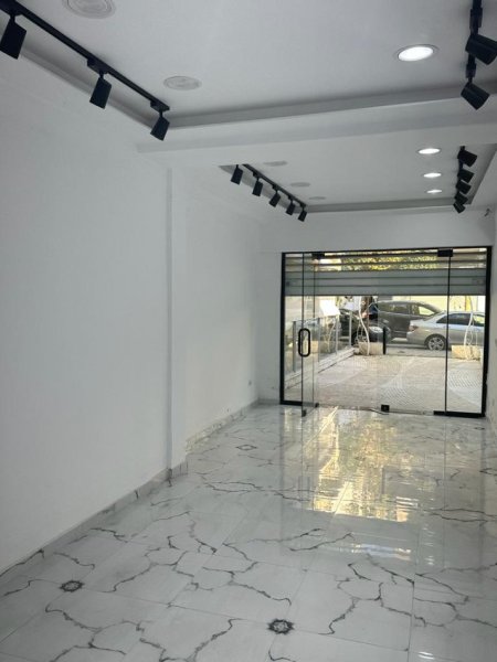 Lushnje, shitet ambjent biznesi Kati 0, 48 m² 65.000 € (Lushnje)
