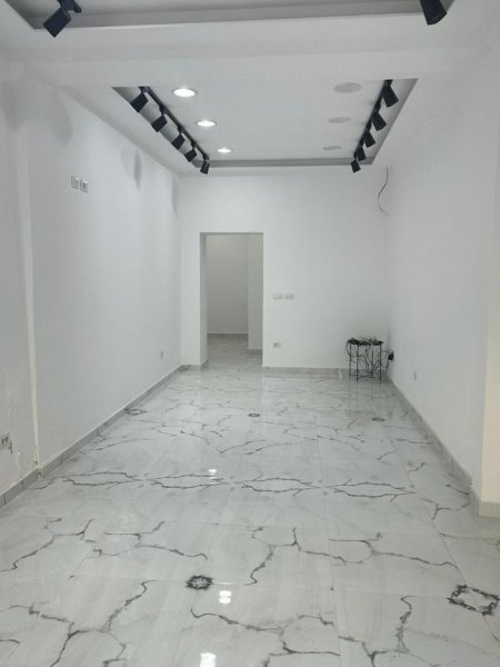 Lushnje, shitet ambjent biznesi Kati 0, 48 m² 65.000 € (Lushnje)