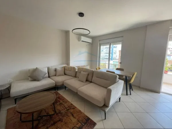 Tirane, jepet me qera apartament 2+1+Ballkon Kati 3, 110 m² 800 € (Rruga e Kavajes)