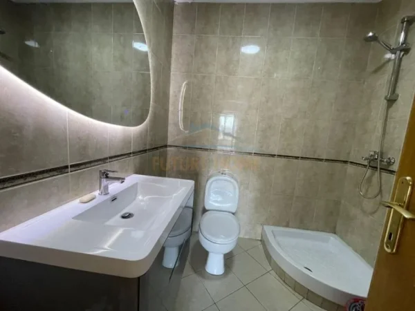Tirane, jepet me qera apartament 2+1+Ballkon Kati 3, 110 m² 800 € (Rruga e Kavajes)