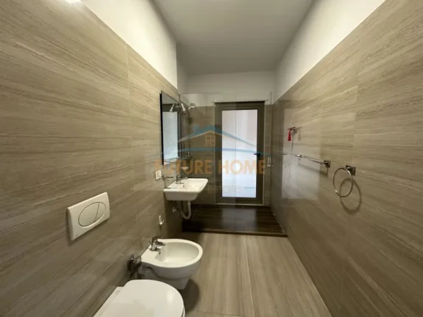 Tirane, jepet me qera apartament 3+1+Ballkon Kati 7, 123 m² 1.000 € (Delijorgji)